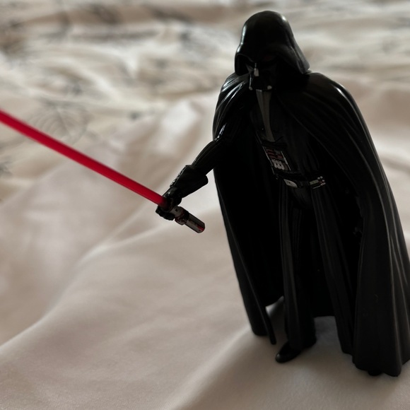 HASBRO STAR WARS DARTH VADER WITH CAPE AND LIGHTSABER FIGURINE LFL C-001D - Picture 3 of 3